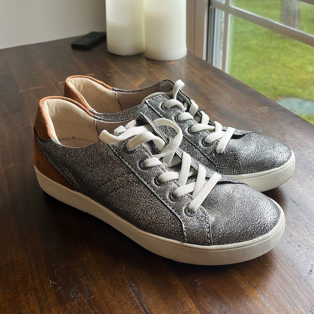 NATURALIZER Morrison sneakers - women’s size 7